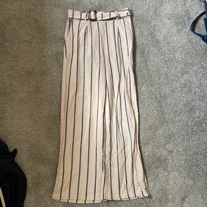 Altar’d State summer pants size Small great condition